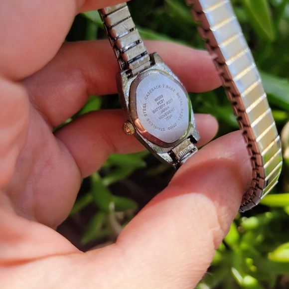 Classic Quartz Dainty Stretch Watch - Picture 8 of 8